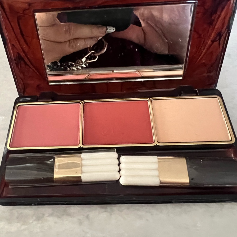 Brand new Estée Lauder blush kit, rare colors, not returnable